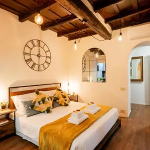 Campo De' Fiori Apartment